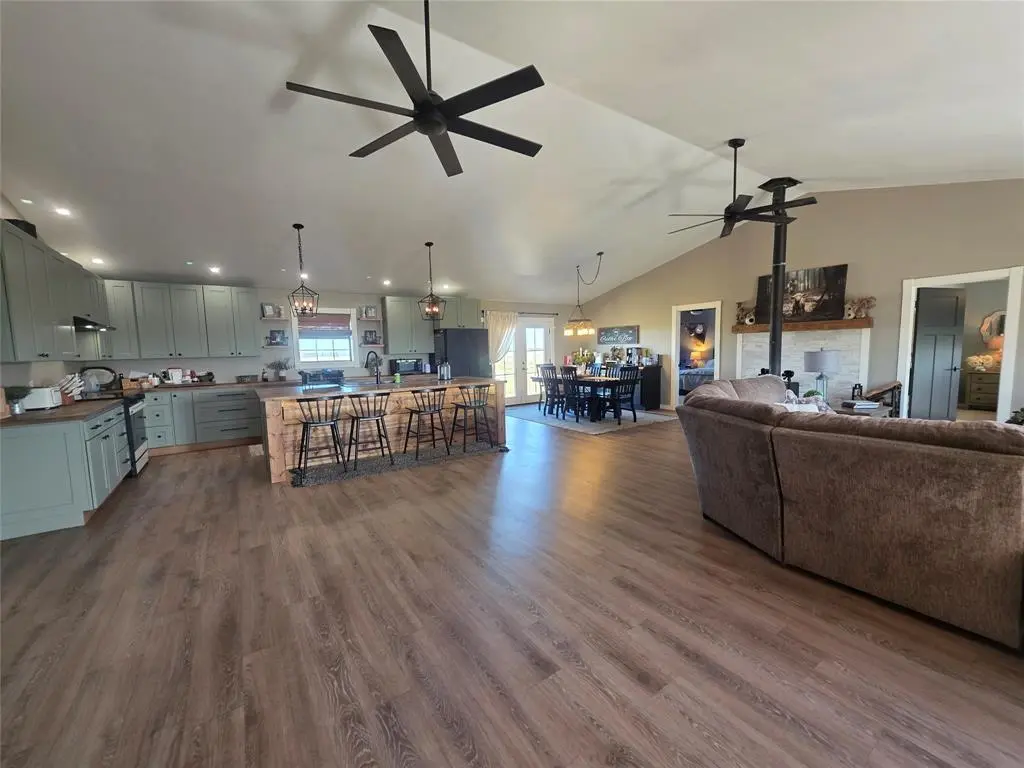 1225 R G Loop, Olney, TX 76374