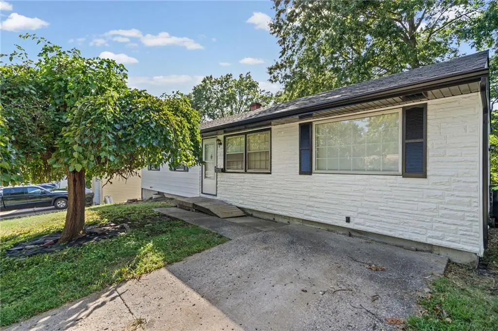 3916 S Spring ST, Independence, MO 64055