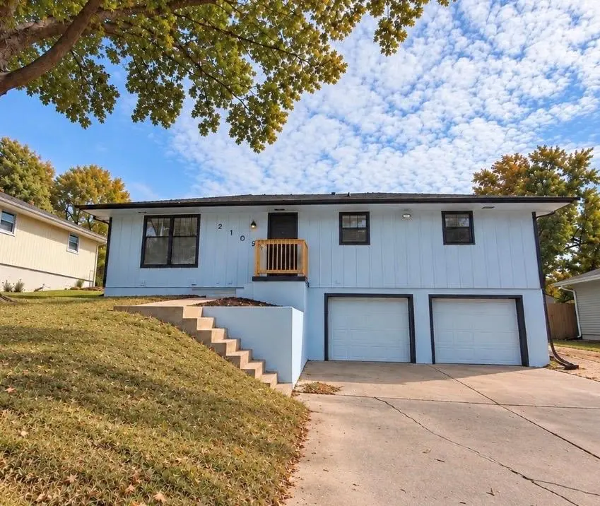 2109 N Leonard RD, St Joseph, MO 64506