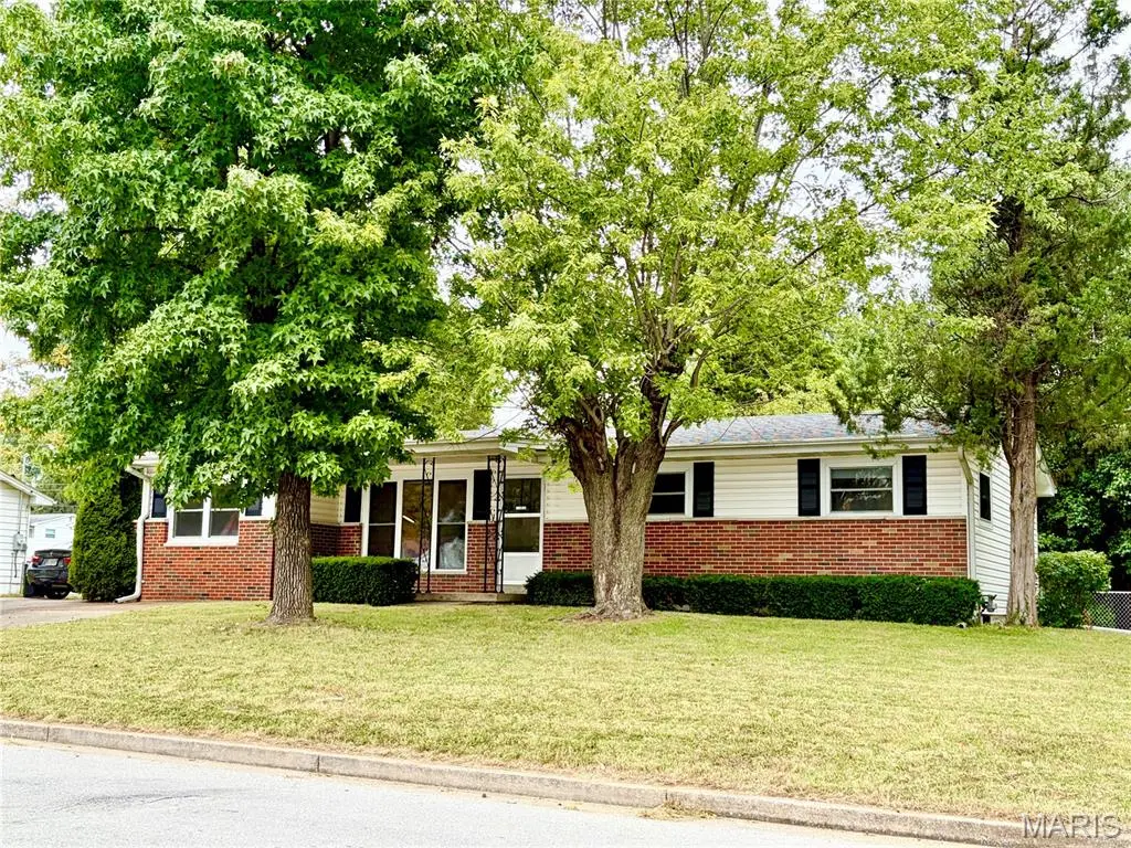 76 Ruth DR, St Charles, MO 63301