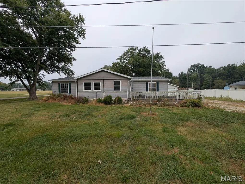 117 S Thompson ST, Ramsey, IL 62080