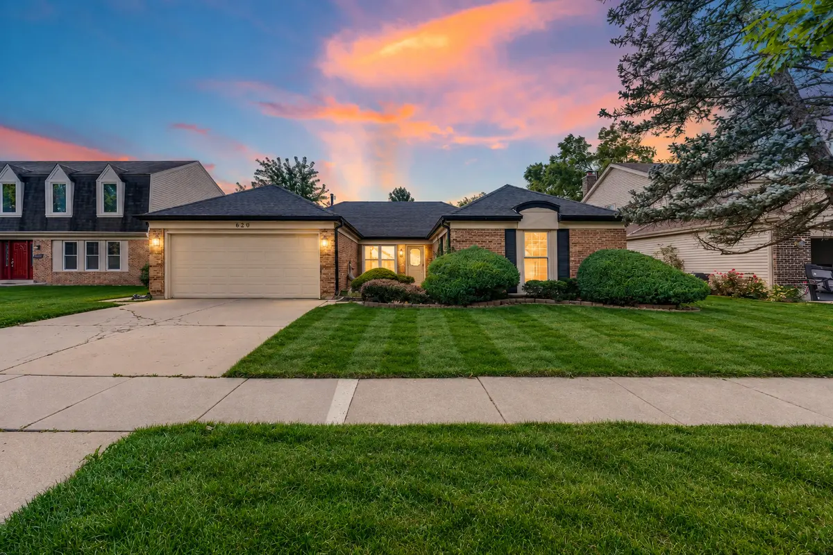 620 Cobblestone LN, Buffalo Grove, IL 60089