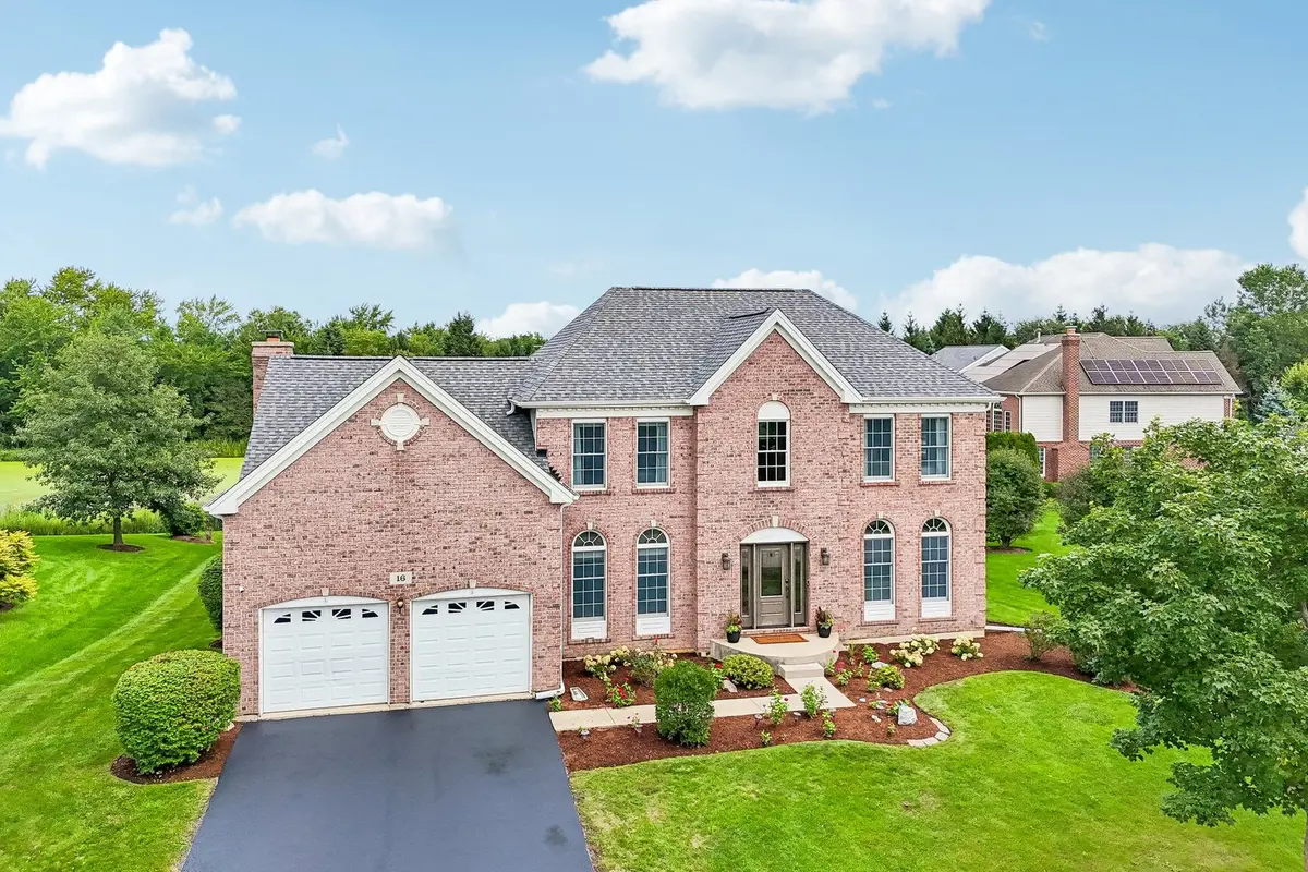 16 Eagle Ridge DR, Hawthorn Woods, IL 60047