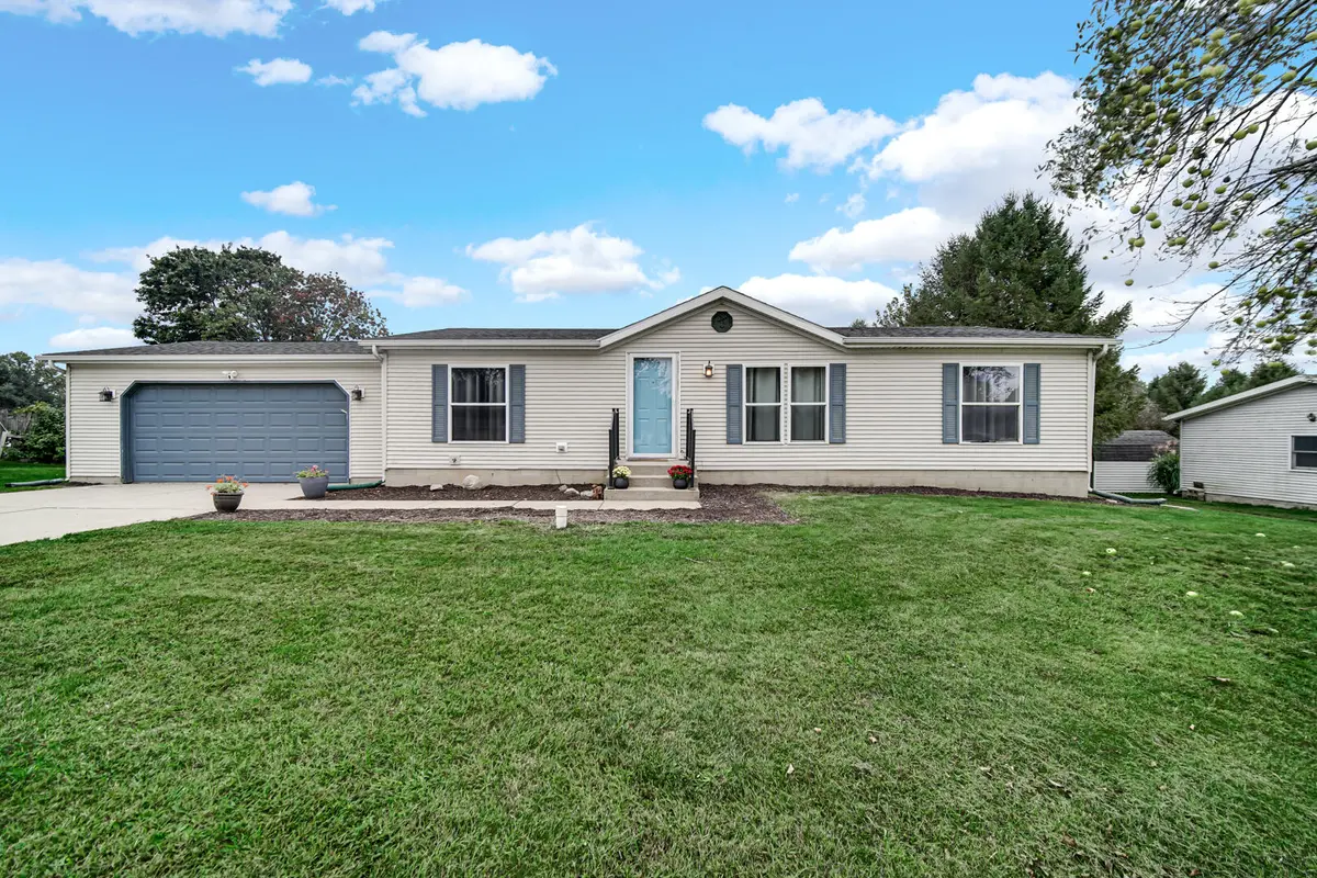 2041 N Coachlight DR, La Porte, IN 46350