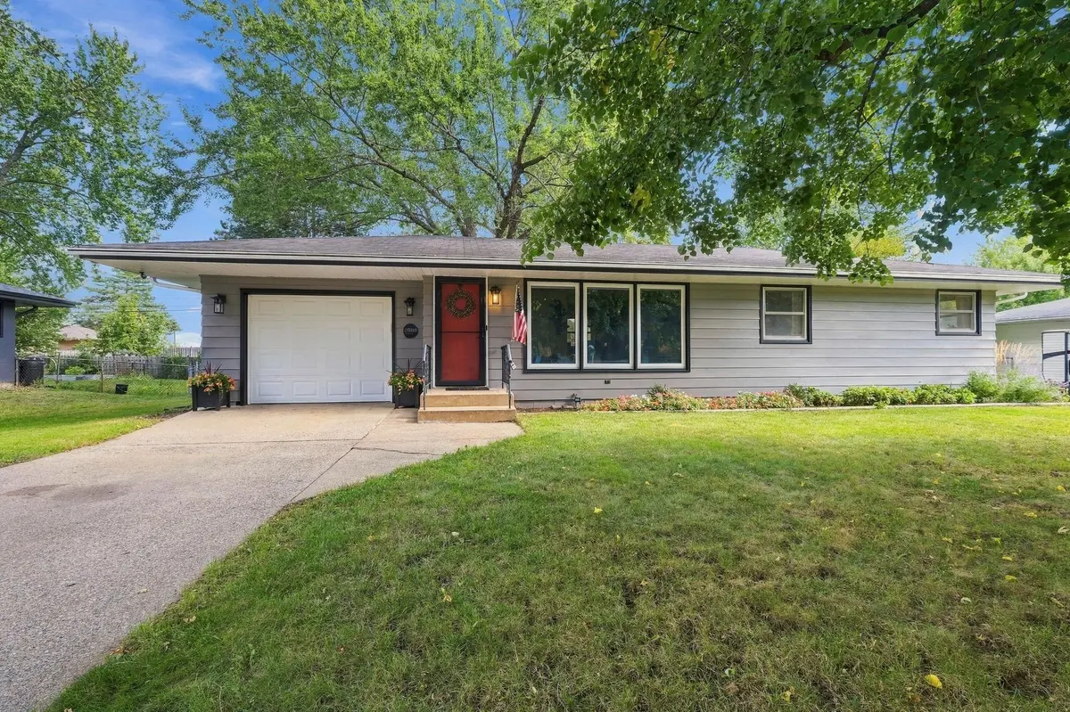 2692 Marion ST, Roseville, MN 55113