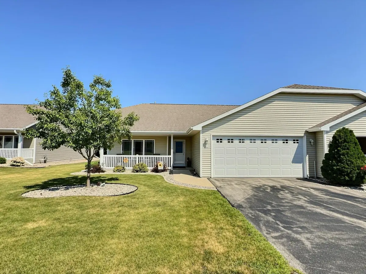 262 WYLDEWOOD DR, Oshkosh, WI 54904