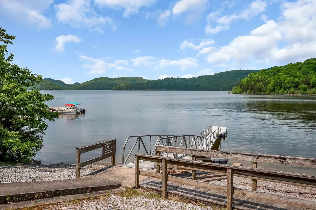 1 Floating Mill Ln, Silver Point, TN 38582