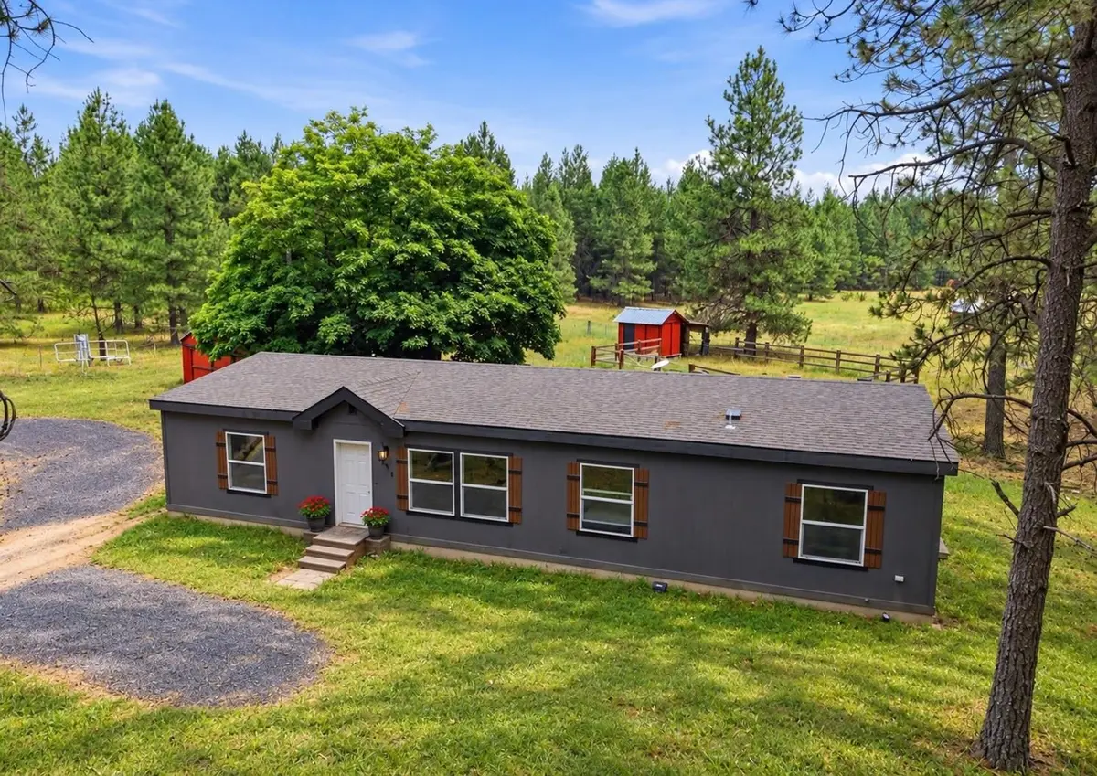 11914 E Laurel Rd, Elk, WA 99009