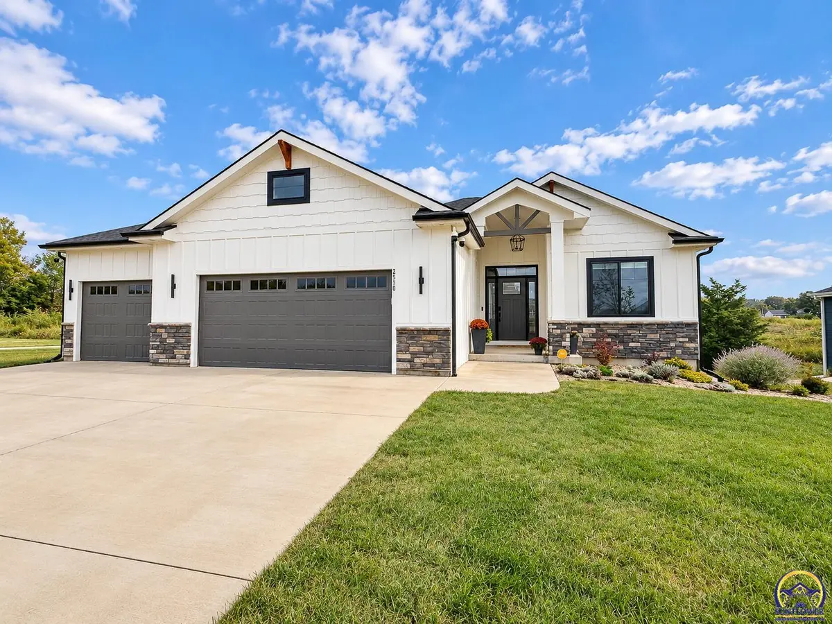 2510 SE Saturn DR, Topeka, KS 66605