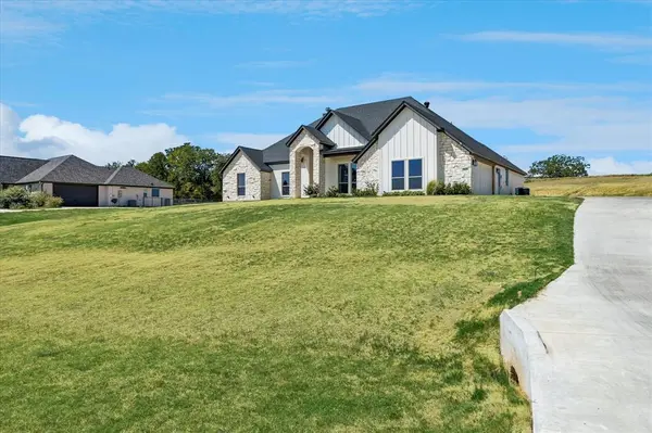 10020 Valley Oak Court, Springtown, TX 76082