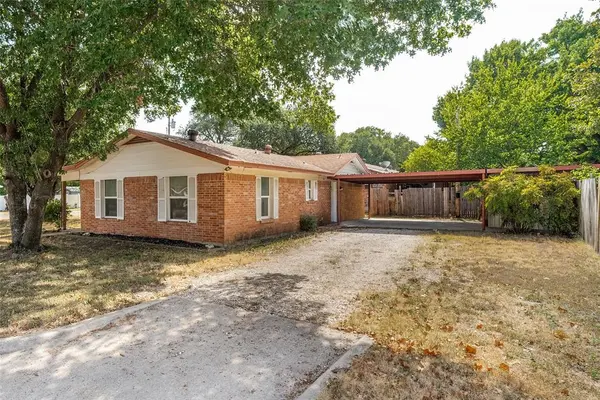 402 Myers Avenue, Cleburne, TX 76033