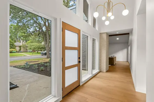 6530 Southpoint Drive, Dallas, TX 75248