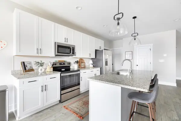 1301 Stoney Ridge Blvd #208, Forest, VA 24551
