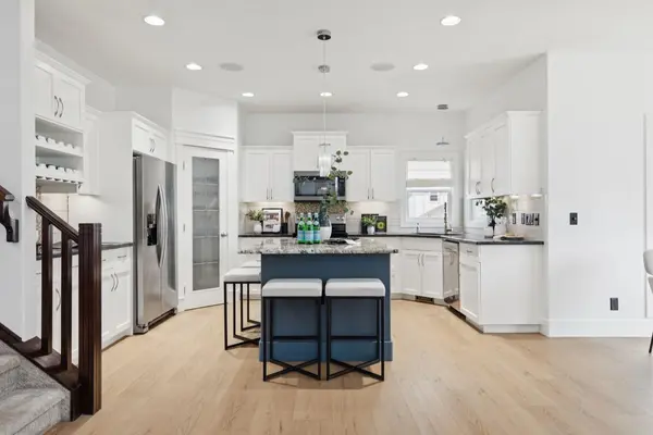 40 Val Gardena CT SW, Calgary, AB T3H 0L4