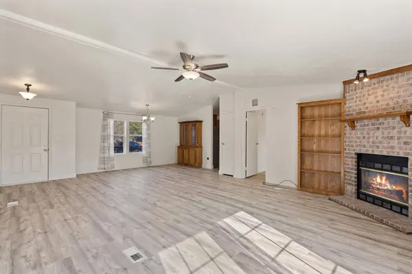 502 E Pecan DR, Johnson City, TX 78636