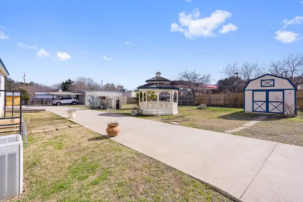 502 E Pecan DR, Johnson City, TX 78636