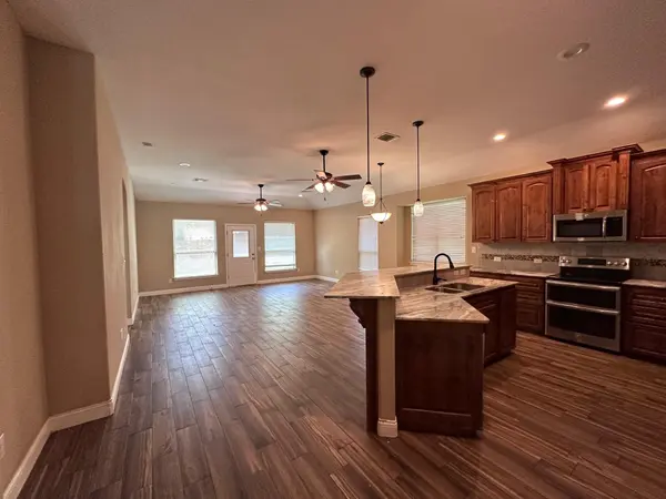 103 S Kanaio DR #B, Bastrop, TX 78602
