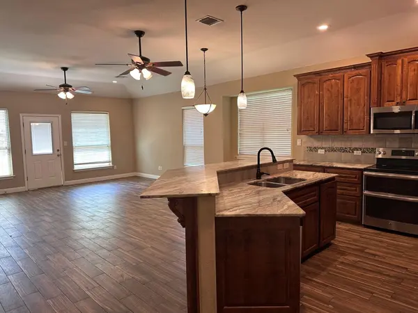 103 S Kanaio DR #B, Bastrop, TX 78602
