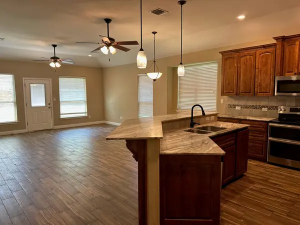 103 S Kanaio DR #B, Bastrop, TX 78602