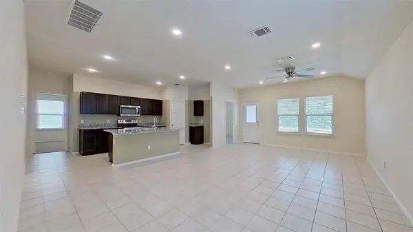 625 Taggart TRL, Jarrell, TX 76537
