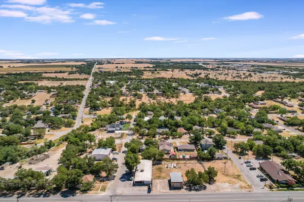 1000 N Main ST, Taylor, TX 76574