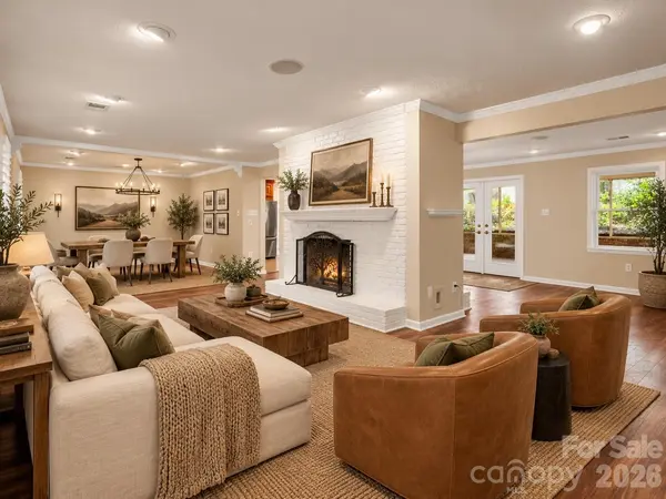 111 Dogwood DR, Black Mountain, NC 28711