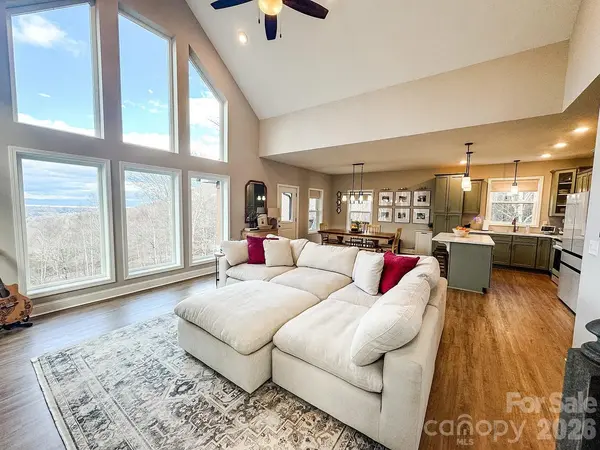 71 View Ridge Pkwy, Leicester, NC 28748