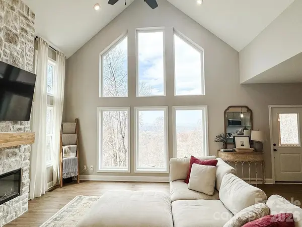 71 View Ridge Pkwy, Leicester, NC 28748