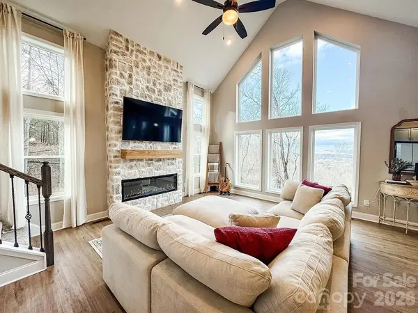 71 View Ridge Pkwy, Leicester, NC 28748