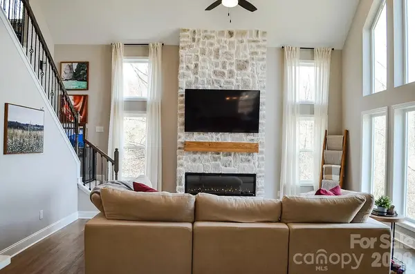71 View Ridge Pkwy, Leicester, NC 28748