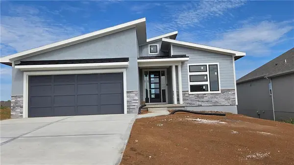 16975 S Cheshire ST, Olathe, KS 66062