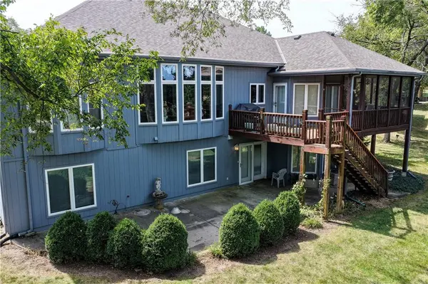 2514 SW Wintervalley CT, Lee's Summit, MO 64081