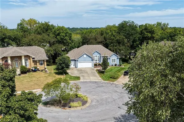 2514 SW Wintervalley CT, Lee's Summit, MO 64081