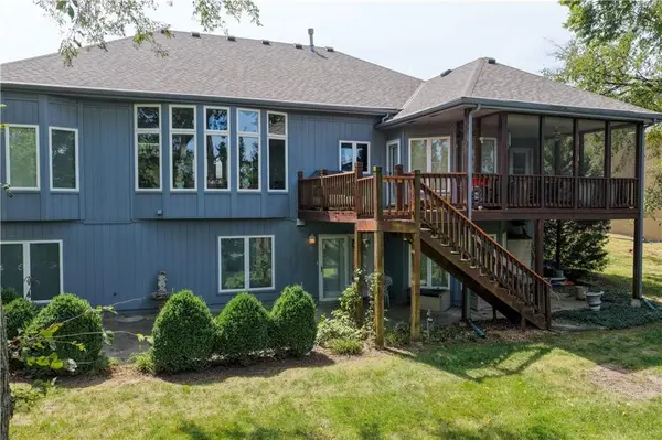 2514 SW Wintervalley CT, Lee's Summit, MO 64081