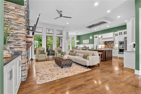 1472 Woodland RD, Greenwood, MO 64034
