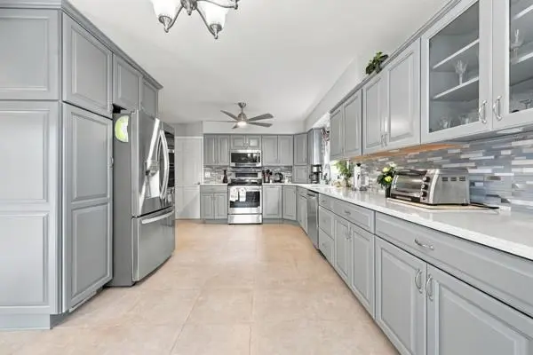 14118 W 61st TER, Shawnee, KS 66216