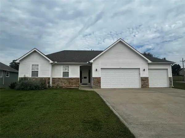 313 S Whilshire DR, Tonganoxie, KS 66086