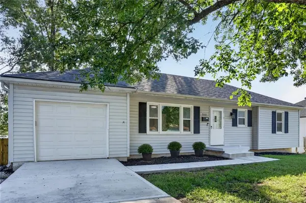 312 S CHESTER TER, Olathe, KS 66061