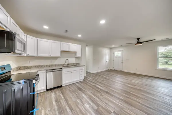 128 Lincoln ST, Oakland City, IN 47660