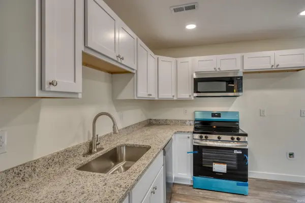 126 Lincoln ST, Oakland City, IN 47660