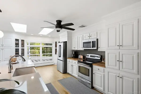 12 Wawayanda RD, Warwick, NY 10990