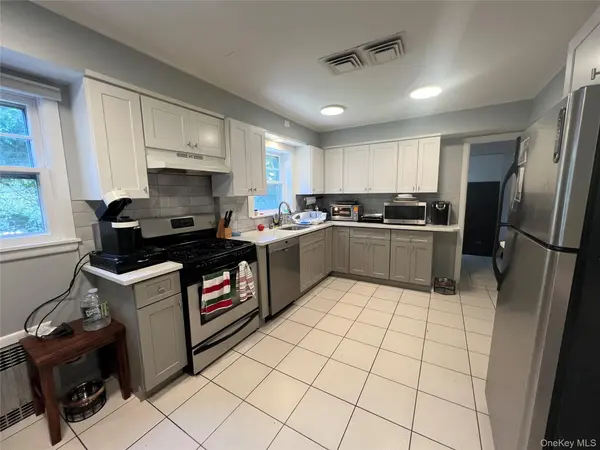 44 Matlock ST, Lido Beach, NY 11561