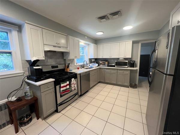 44 Matlock ST, Lido Beach, NY 11561