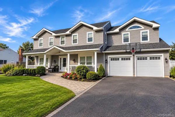 125 Pace DR, West Islip, NY 11795