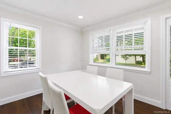 2 Taft AVE, Islip, NY 11751