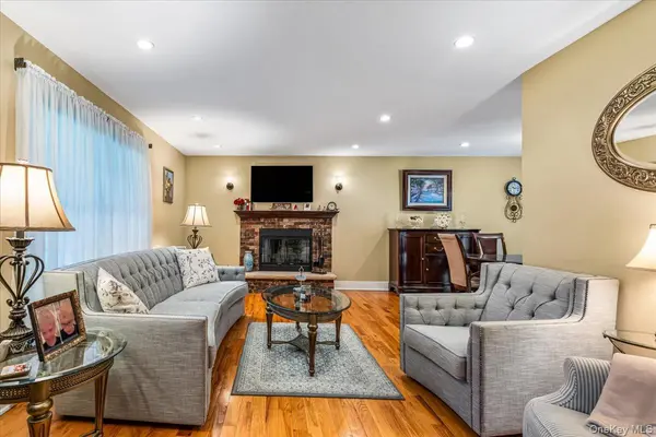 53 State PL, Huntington, NY 11743