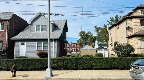 5954 Grand AVE, Maspeth, NY 11378