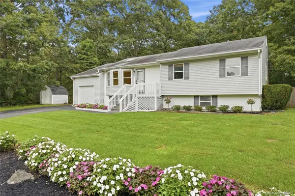 21 Lisa CT, Shirley, NY 11967