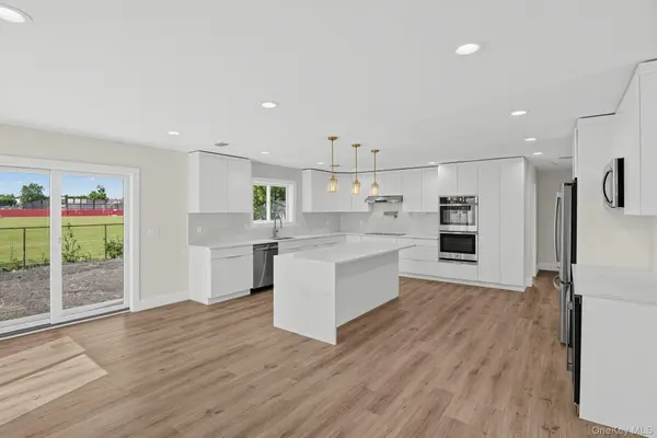 2337 Westley RD, Westbury, NY 11590