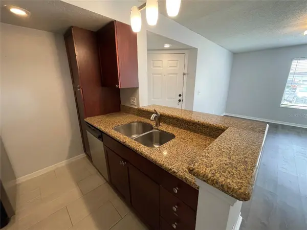 5128 CONROY RD #13, Orlando, FL 32811